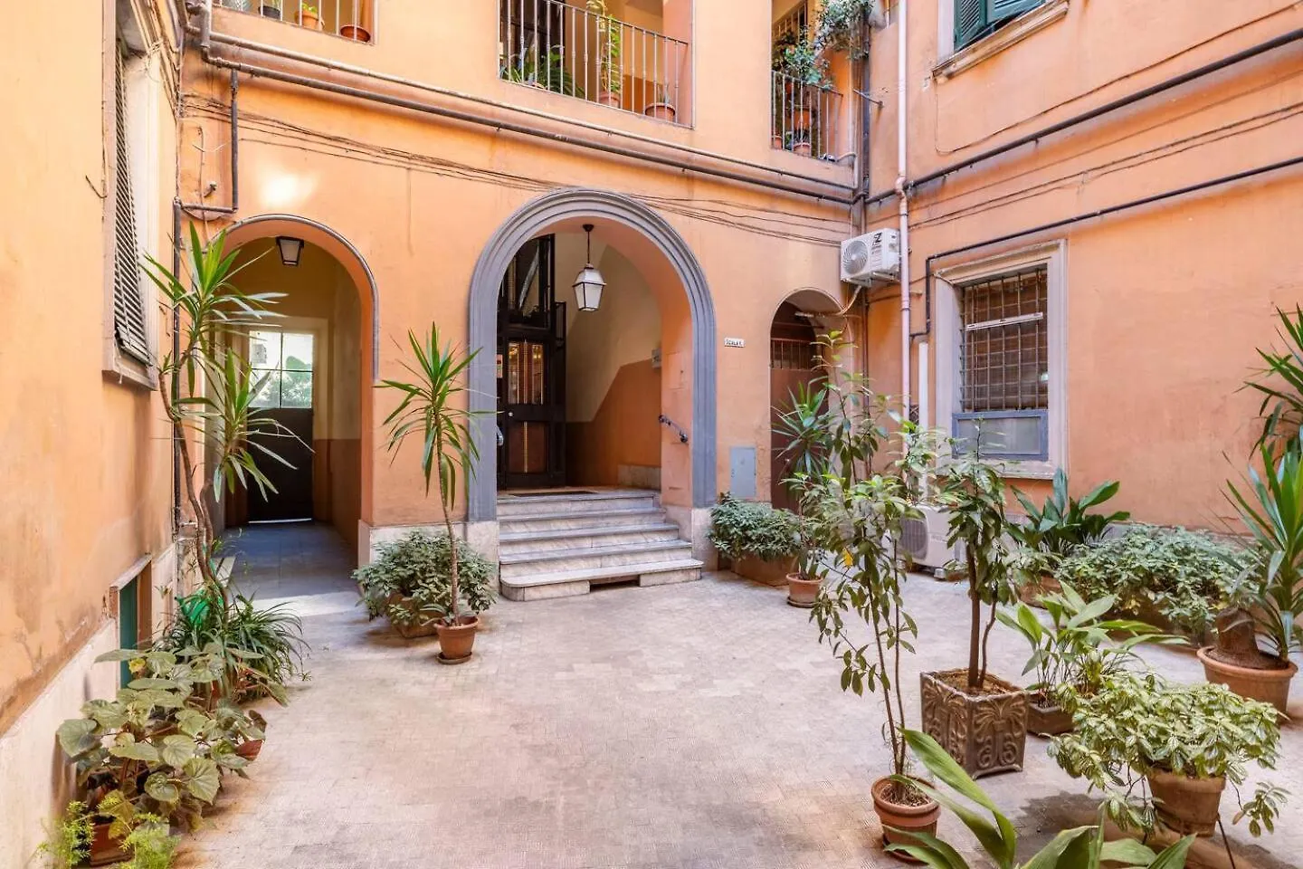 Grande E Storico Appartamento Ai Musei Vaticani Rome Apartment