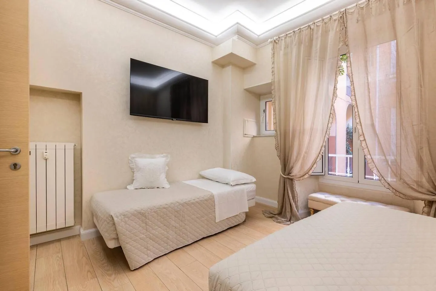 Grande E Storico Appartamento Ai Musei Vaticani Rome Apartment